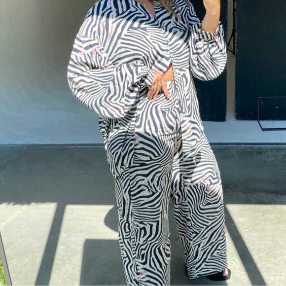 Zebra Oversized Blouse | Never Fully Dressed - Picture 3 of 8